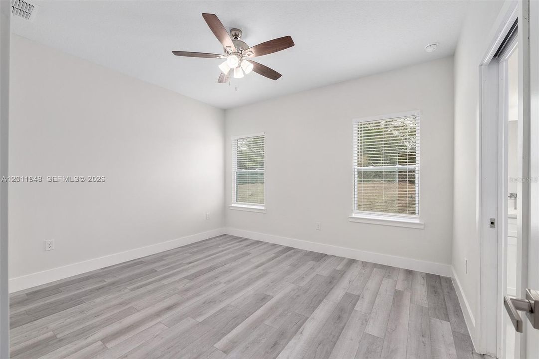 Activo con contrato: $349,900 (4 camas, 3 baños, 1942 Pies cuadrados)