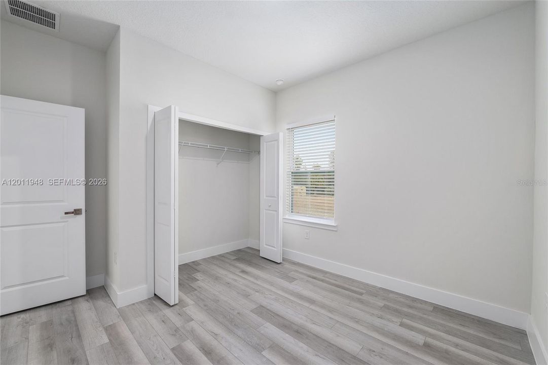 Activo con contrato: $349,900 (4 camas, 3 baños, 1942 Pies cuadrados)