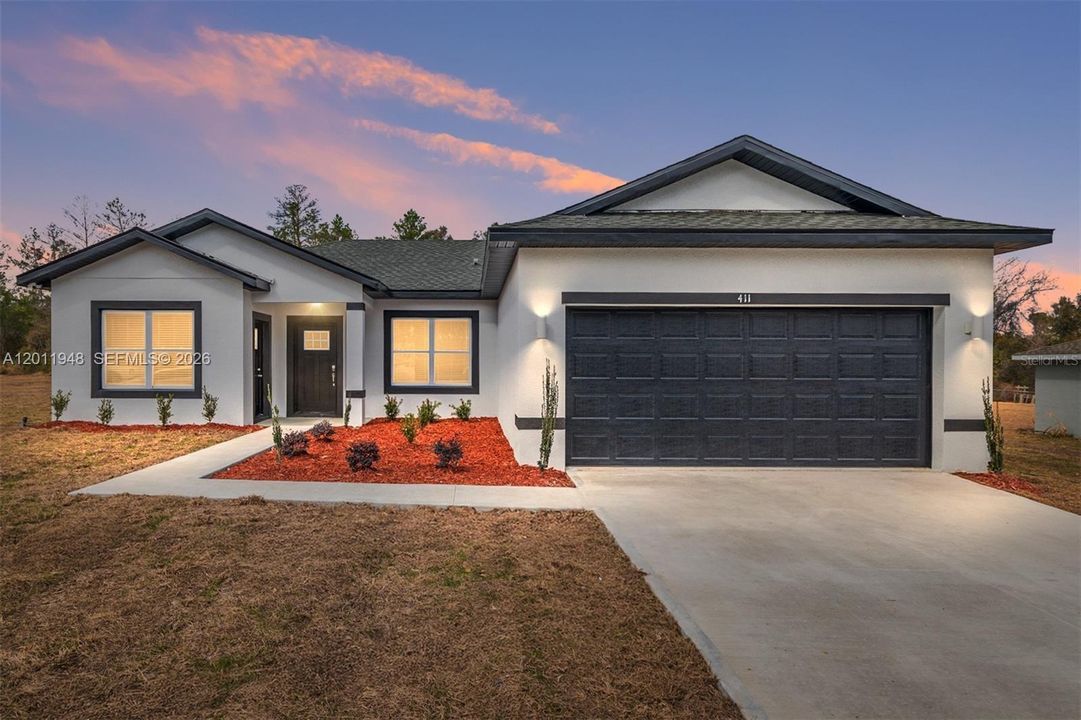 Activo con contrato: $349,900 (4 camas, 3 baños, 1942 Pies cuadrados)