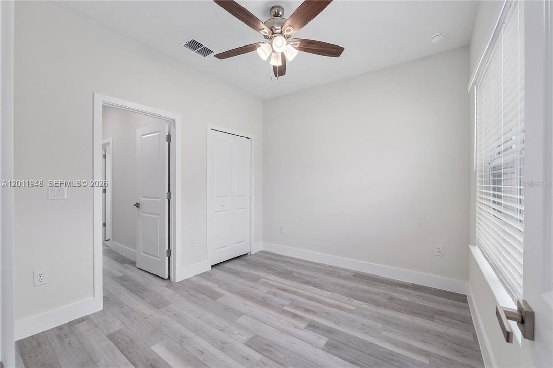 Activo con contrato: $349,900 (4 camas, 3 baños, 1942 Pies cuadrados)