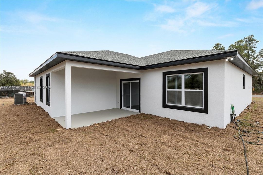 Activo con contrato: $349,900 (4 camas, 3 baños, 1942 Pies cuadrados)