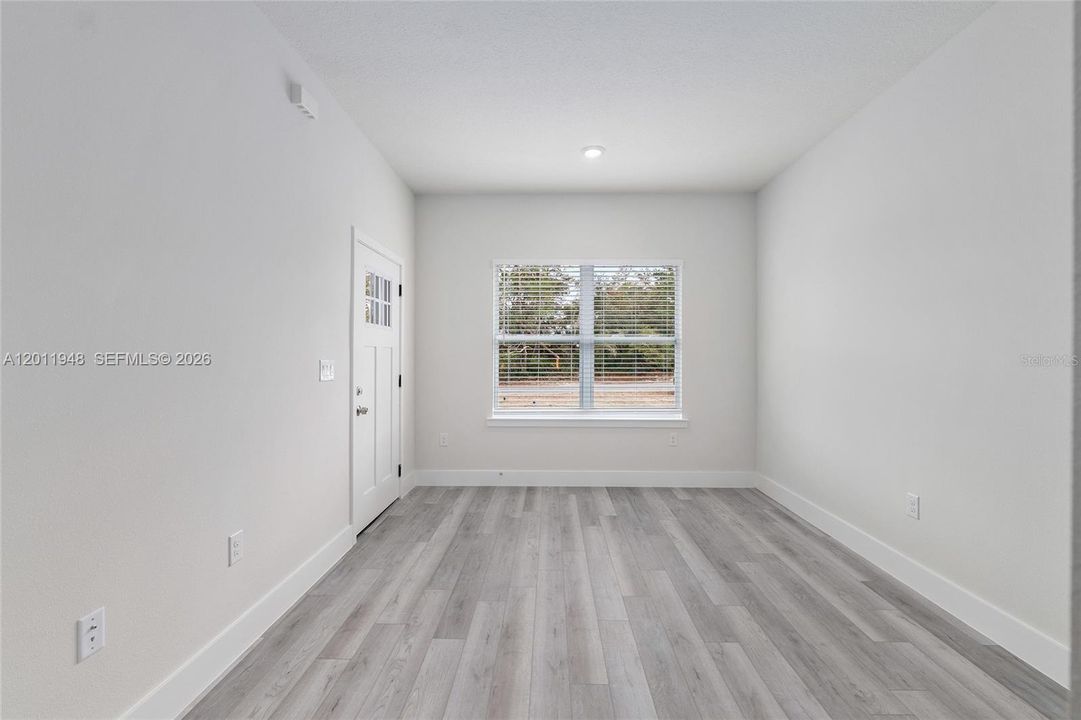Activo con contrato: $349,900 (4 camas, 3 baños, 1942 Pies cuadrados)