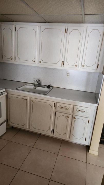 Kitchen tiled floor