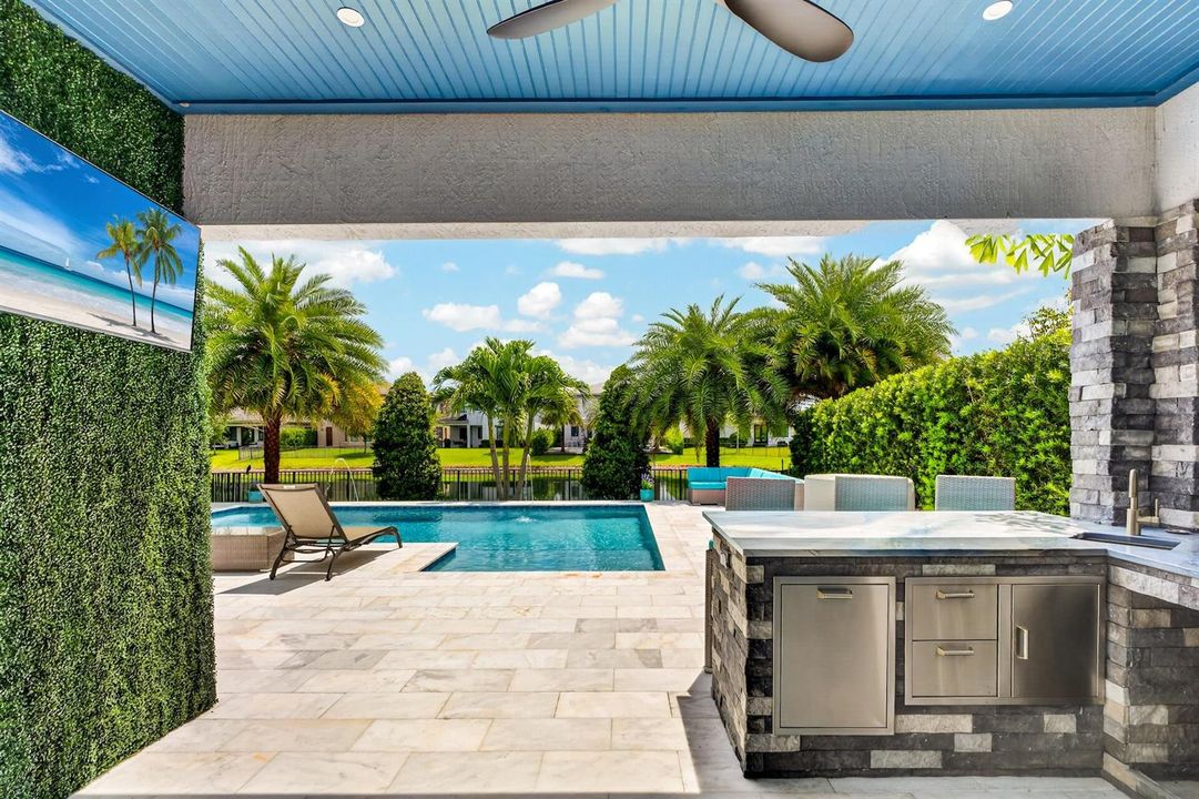 OUTDOOR KITCHEN