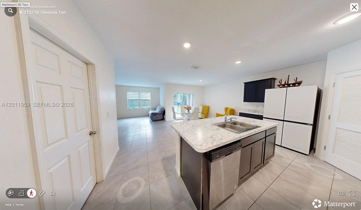 For Rent: $2,300 (3 beds, 2 baths, 1827 Square Feet)
