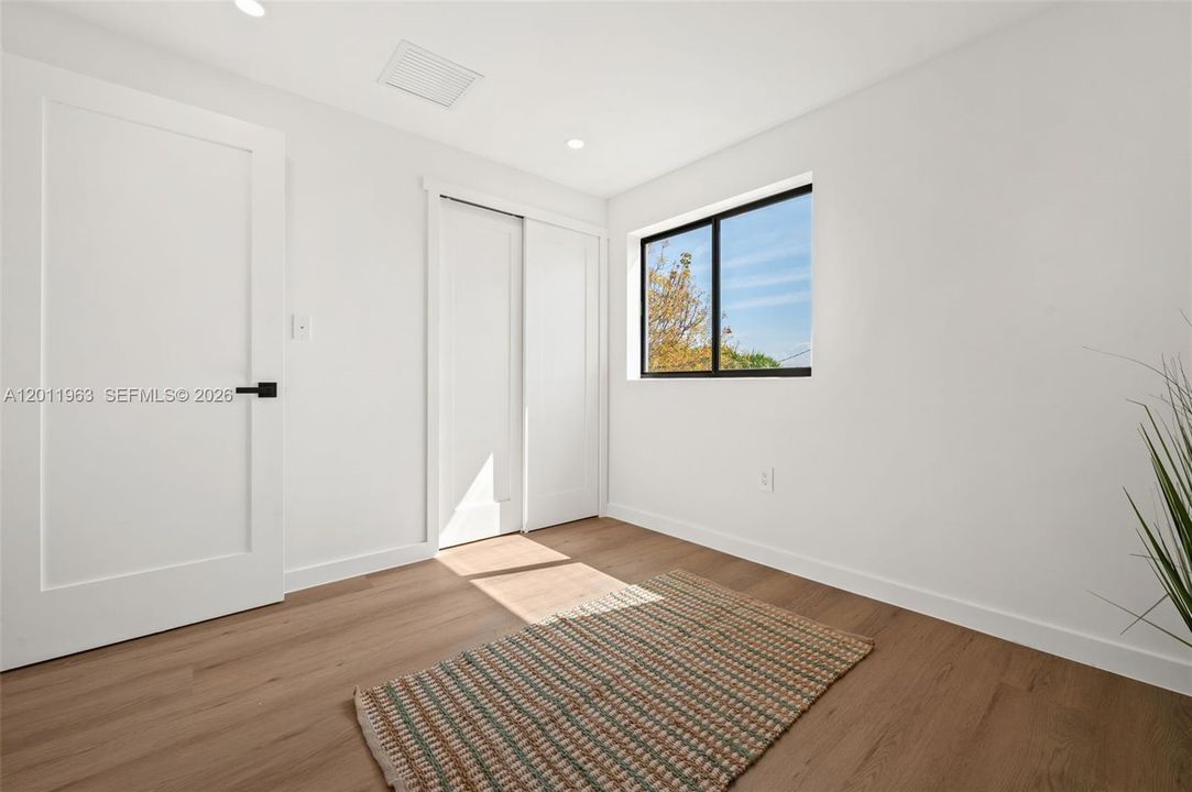 For Rent: $4,400 (3 beds, 2 baths, 1243 Square Feet)