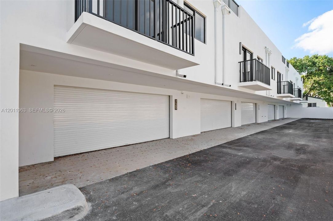 For Rent: $4,400 (3 beds, 2 baths, 1243 Square Feet)