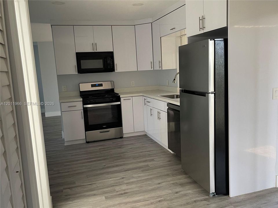 Active With Contract: $498,000 (3 beds, 2 baths, 1227 Square Feet)