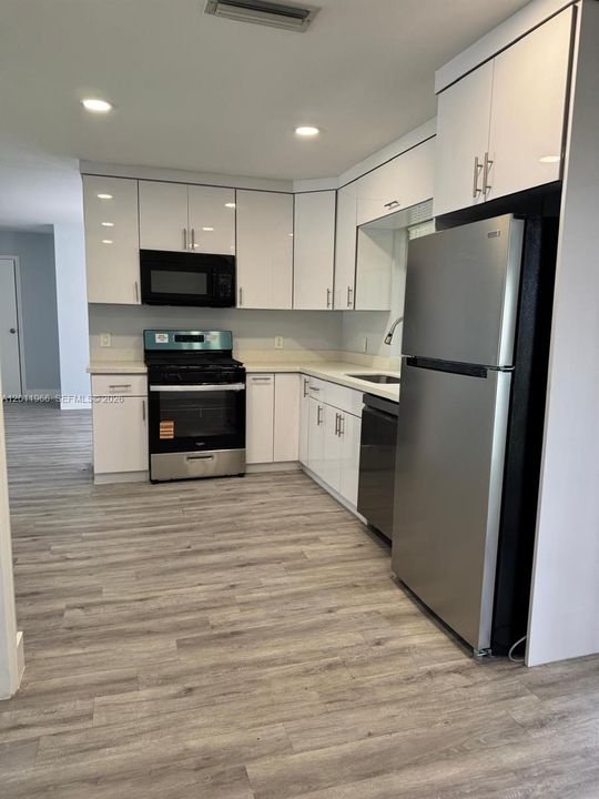 Active With Contract: $498,000 (3 beds, 2 baths, 1227 Square Feet)