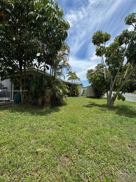 Active With Contract: $498,000 (3 beds, 2 baths, 1227 Square Feet)