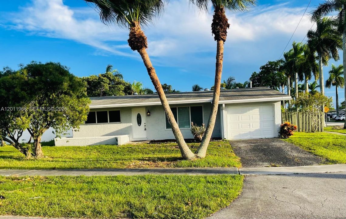 Active With Contract: $498,000 (3 beds, 2 baths, 1227 Square Feet)