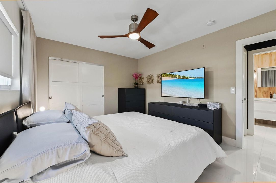 17 Bedroom 02