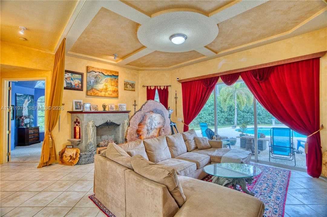 На продажу: $1,395,000 (3 спален, 2 ванн, 2489 Квадратных фут)