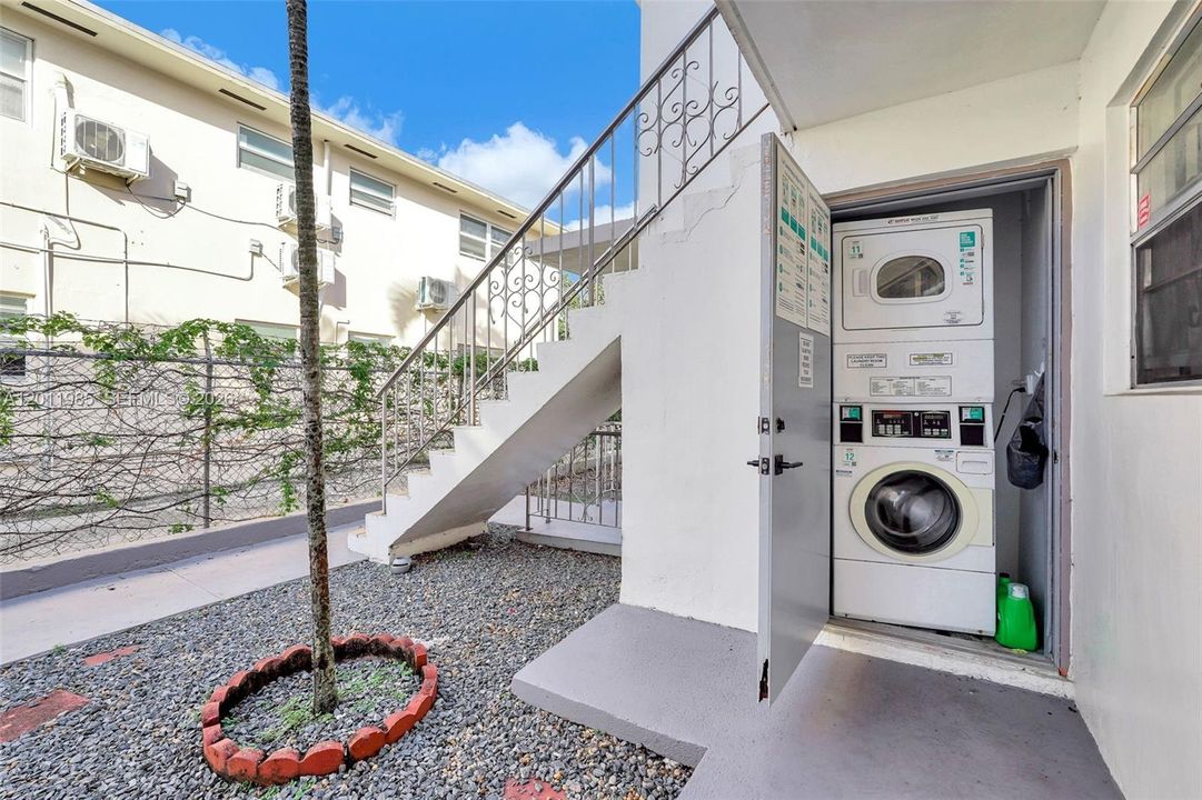 Activo con contrato: $1,600 (1 camas, 1 baños, 1000 Pies cuadrados)