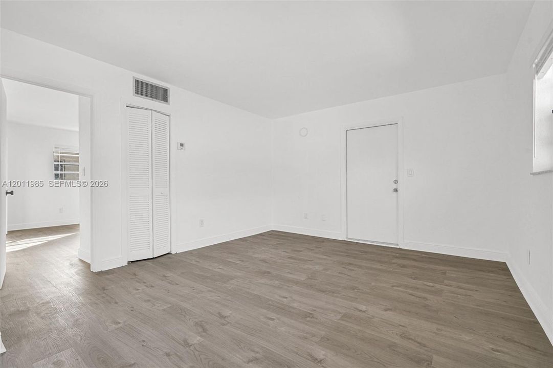 Activo con contrato: $1,600 (1 camas, 1 baños, 1000 Pies cuadrados)