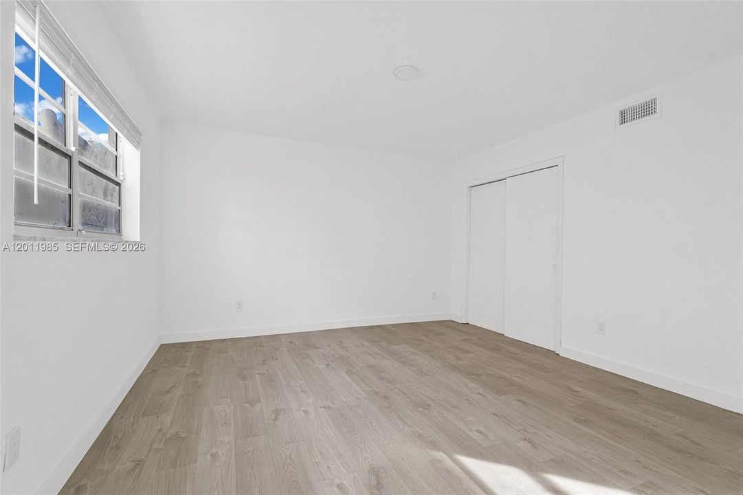Activo con contrato: $1,600 (1 camas, 1 baños, 1000 Pies cuadrados)