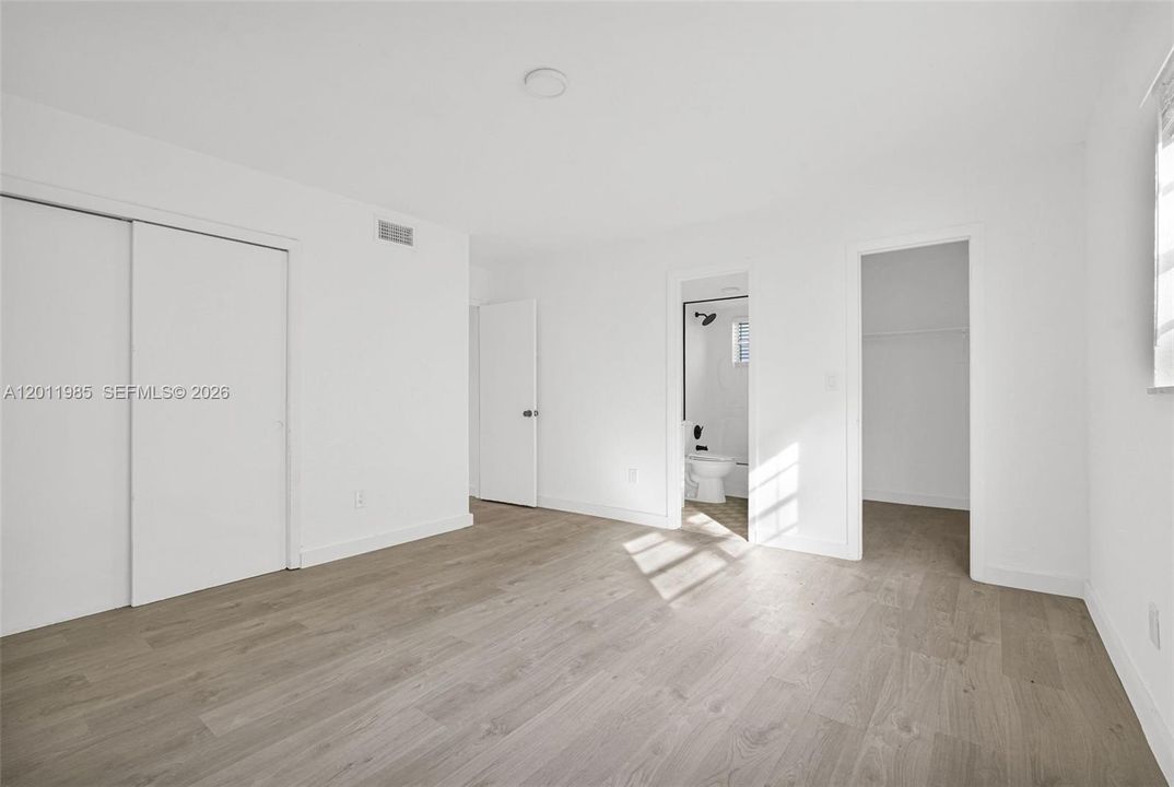 Activo con contrato: $1,600 (1 camas, 1 baños, 1000 Pies cuadrados)