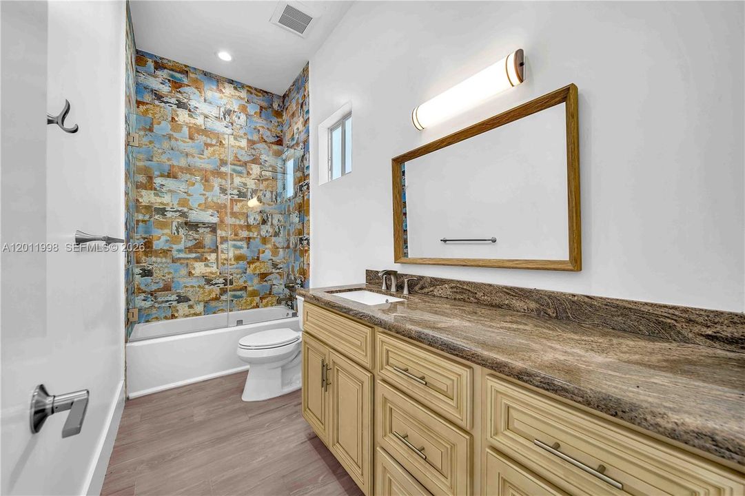 Recently Sold: $2,200,000 (4 beds, 5 baths, 3567 Square Feet)
