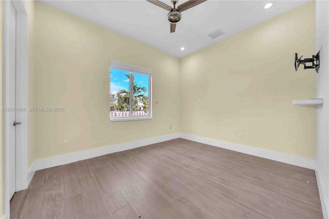 Recently Sold: $2,200,000 (4 beds, 5 baths, 3567 Square Feet)