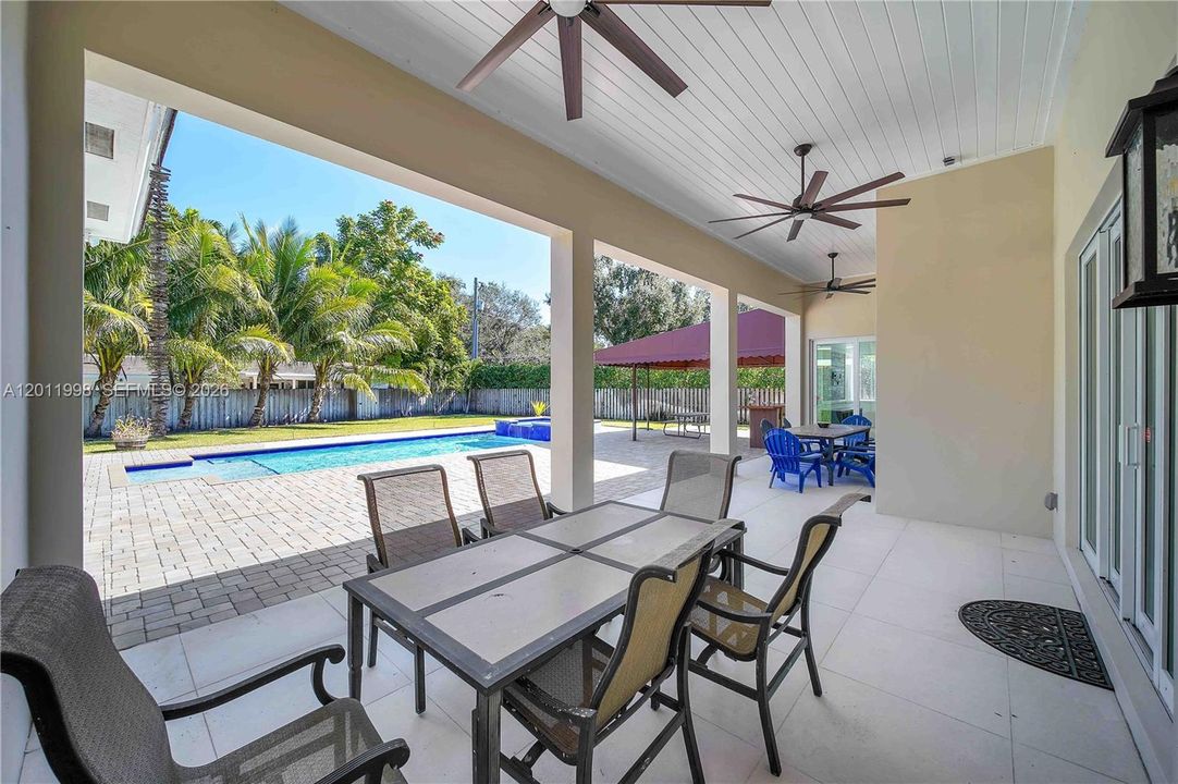 Recently Sold: $2,200,000 (4 beds, 5 baths, 3567 Square Feet)