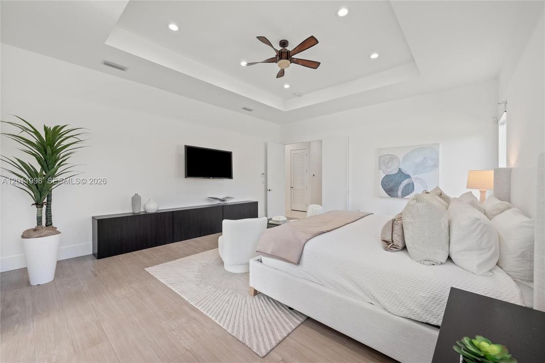 Recently Sold: $2,200,000 (4 beds, 5 baths, 3567 Square Feet)