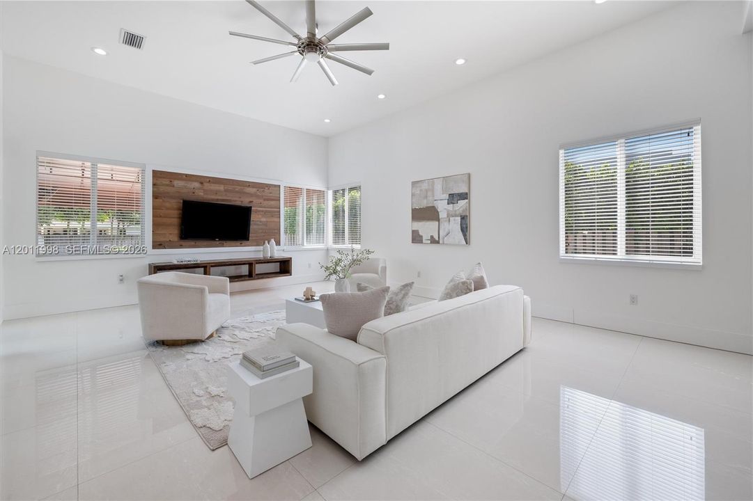 Recently Sold: $2,200,000 (4 beds, 5 baths, 3567 Square Feet)