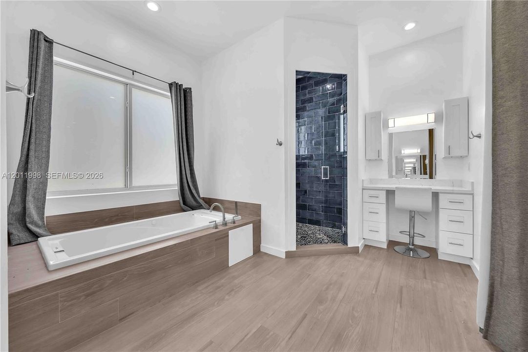 Recently Sold: $2,200,000 (4 beds, 5 baths, 3567 Square Feet)