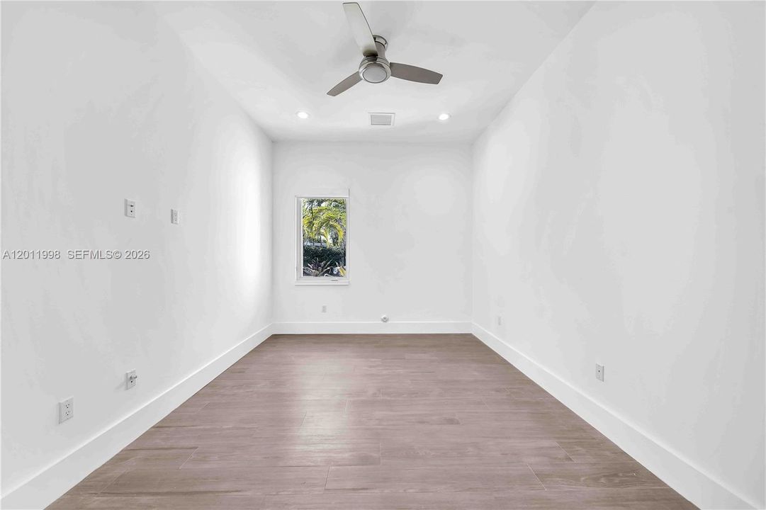 Recently Sold: $2,200,000 (4 beds, 5 baths, 3567 Square Feet)