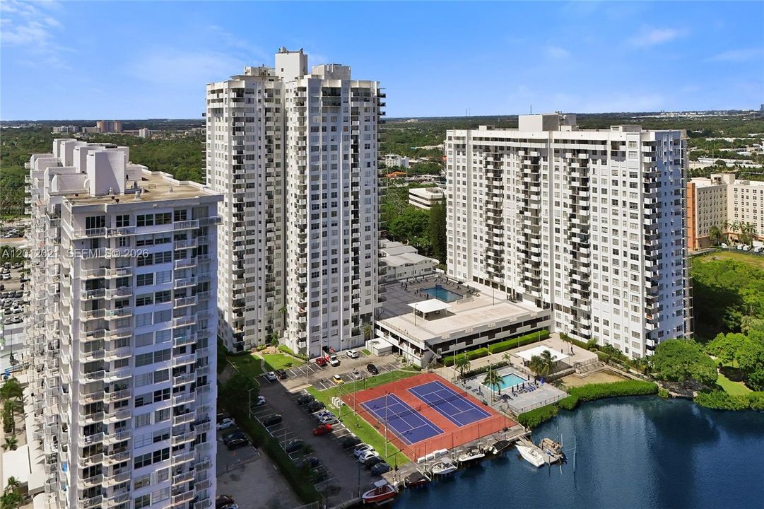 For Sale: $190,000 (1 beds, 1 baths, 775 Square Feet)