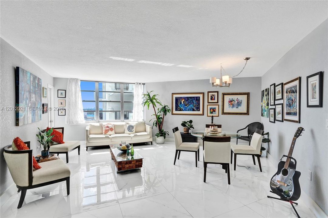 For Sale: $190,000 (1 beds, 1 baths, 775 Square Feet)