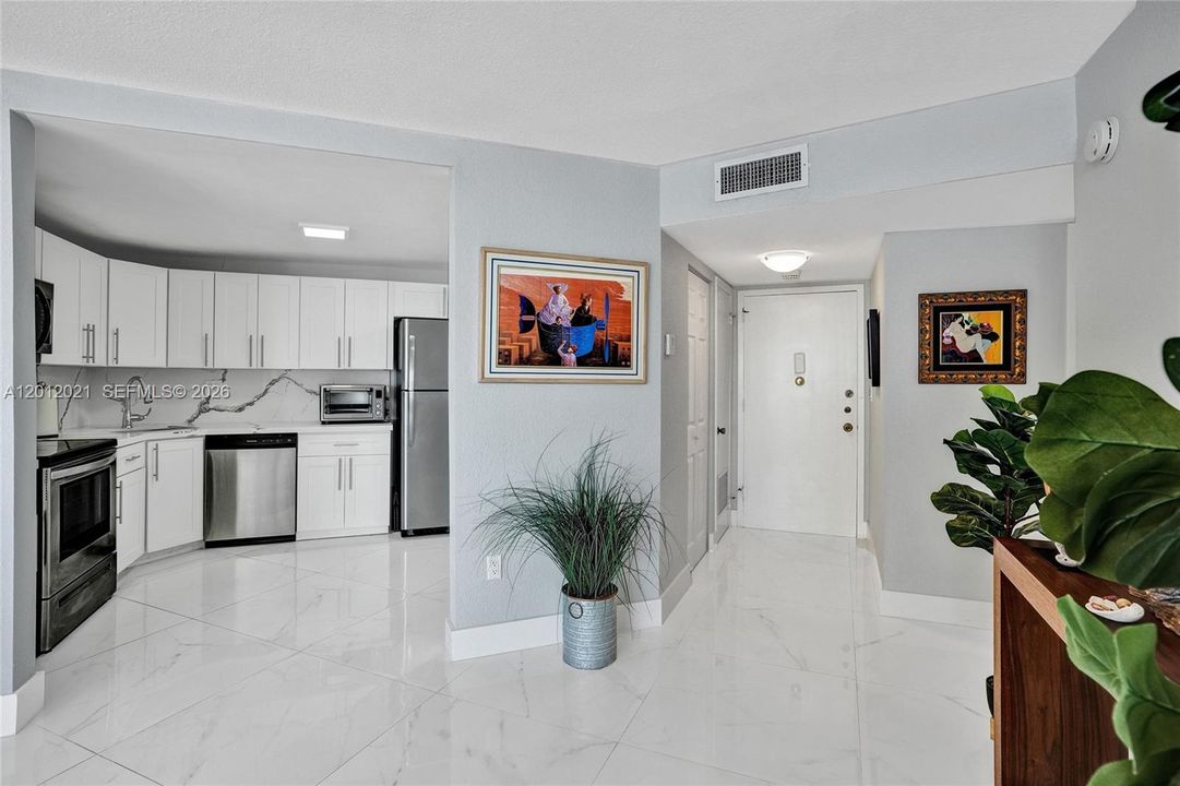 For Sale: $190,000 (1 beds, 1 baths, 775 Square Feet)