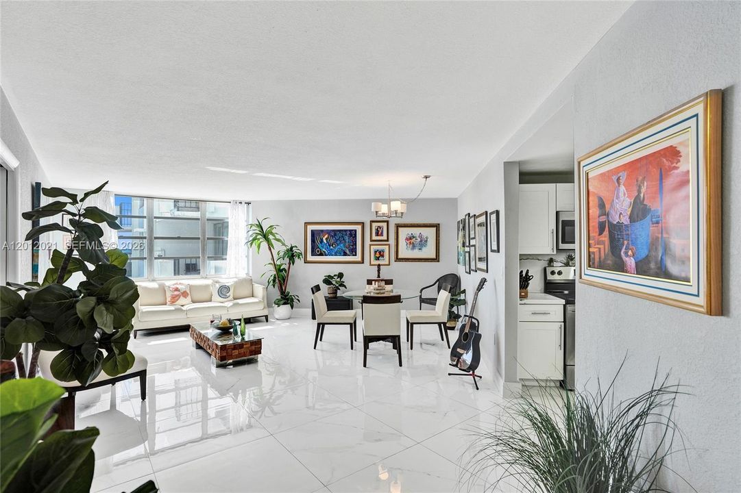 For Sale: $190,000 (1 beds, 1 baths, 775 Square Feet)