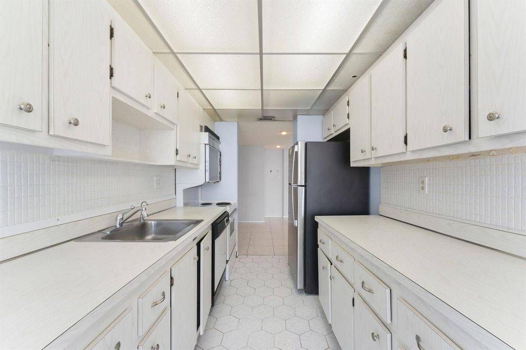 9-web-or-mls-230-174th-st-2402