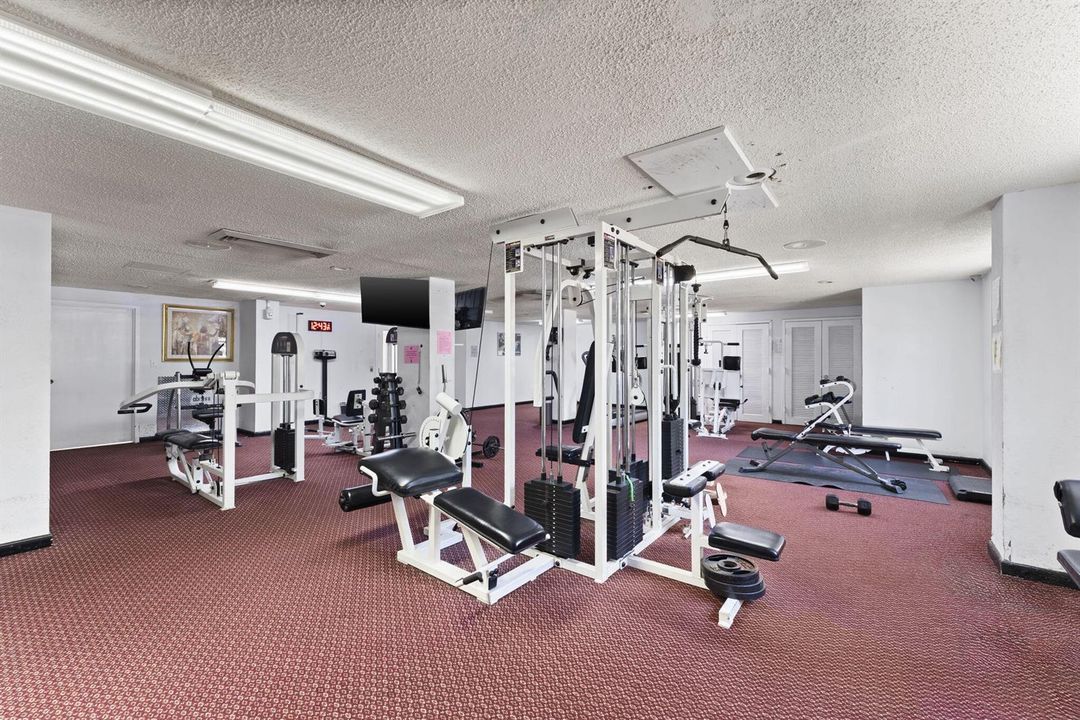 30-web-or-mls-230-174th-st-2402