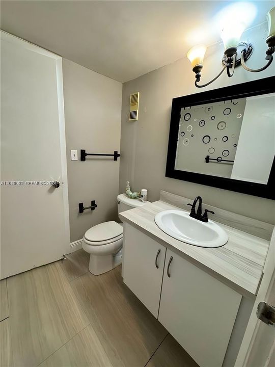 Activo con contrato: $1,600 (1 camas, 1 baños, 780 Pies cuadrados)