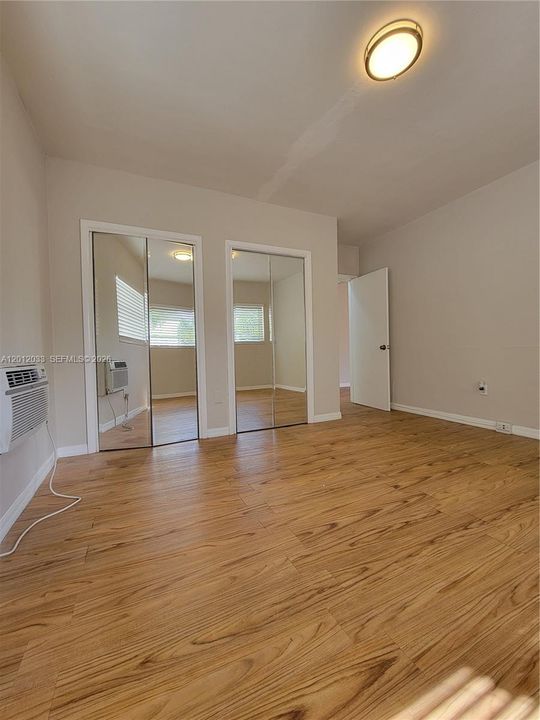Active With Contract: $2,195 (1 beds, 1 baths, 700 Square Feet)