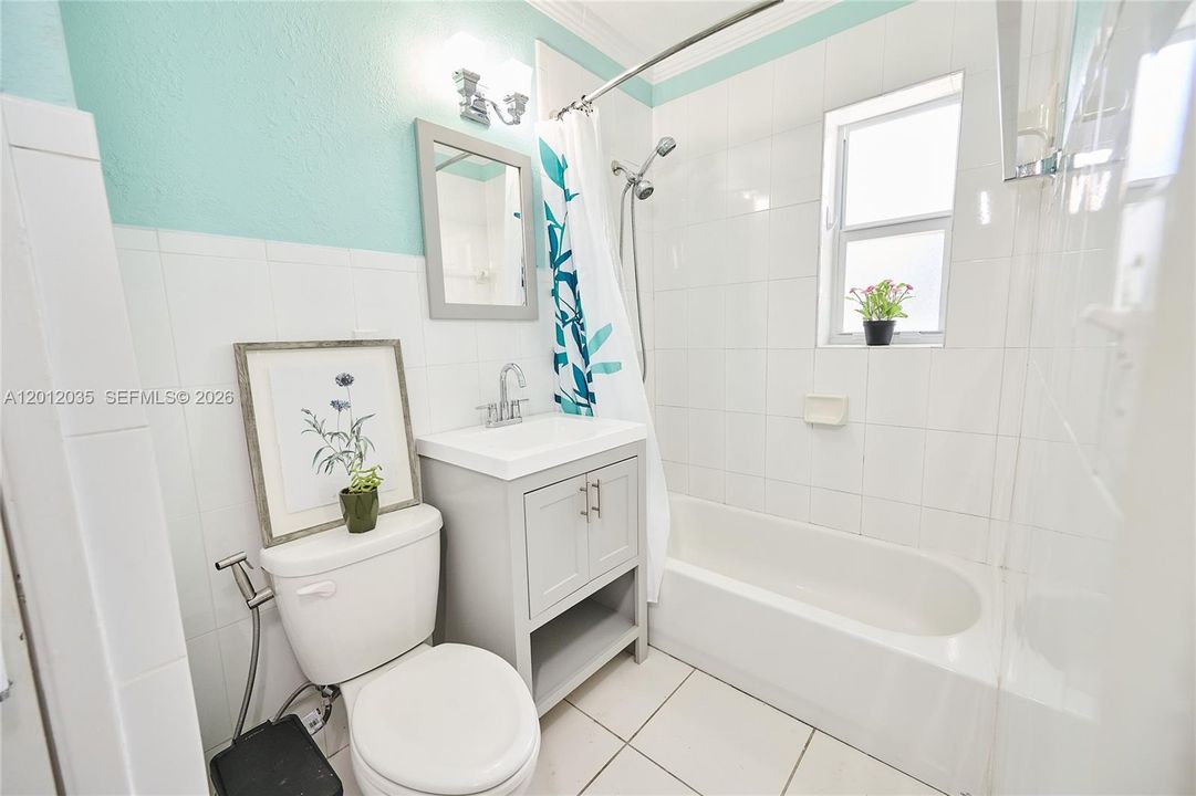 Active With Contract: $537,000 (2 beds, 1 baths, 759 Square Feet)