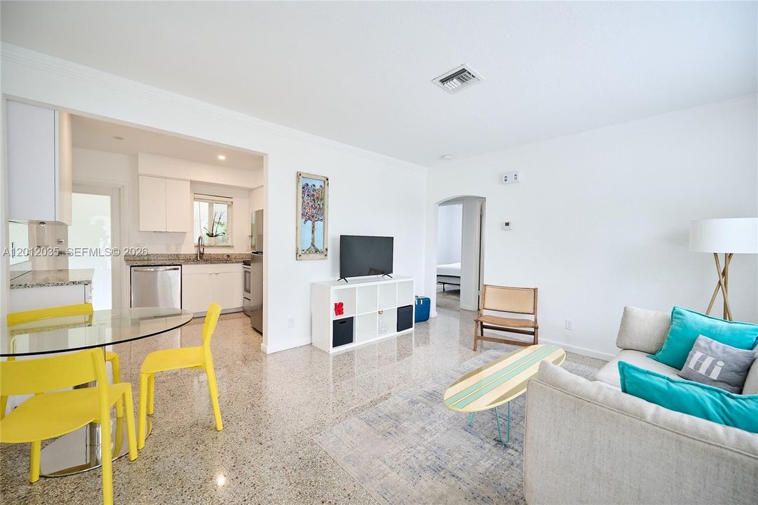 Active With Contract: $537,000 (2 beds, 1 baths, 759 Square Feet)