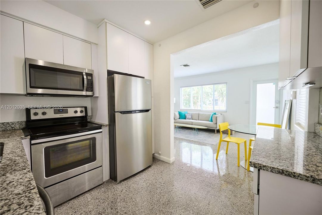 Active With Contract: $537,000 (2 beds, 1 baths, 759 Square Feet)