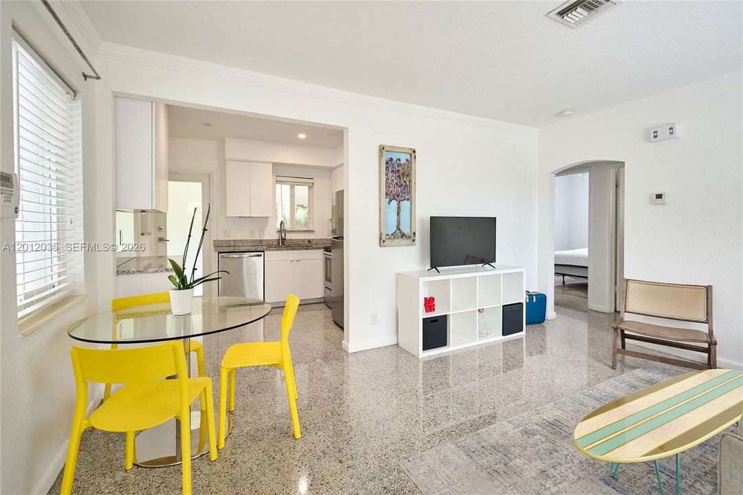 Active With Contract: $537,000 (2 beds, 1 baths, 759 Square Feet)