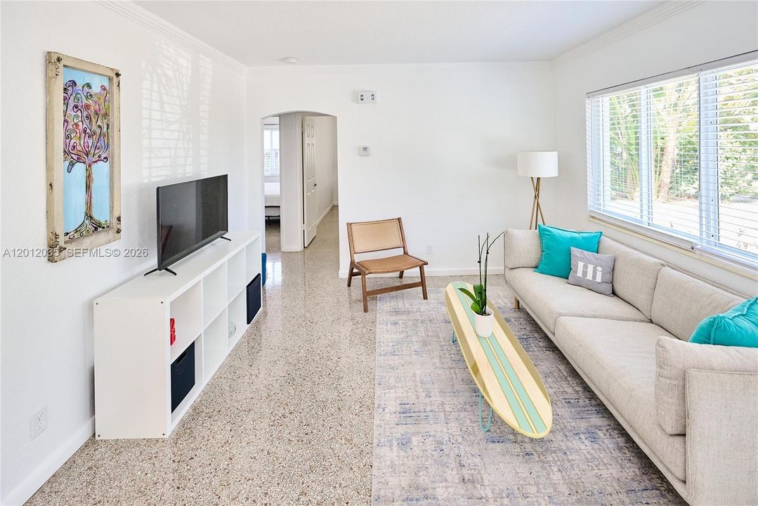 Active With Contract: $537,000 (2 beds, 1 baths, 759 Square Feet)
