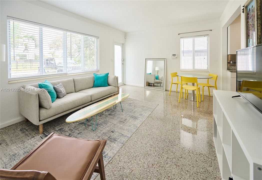 Active With Contract: $537,000 (2 beds, 1 baths, 759 Square Feet)
