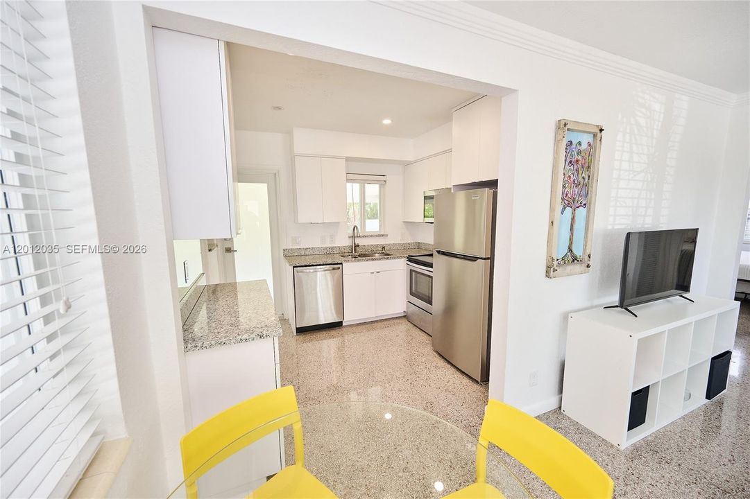 Active With Contract: $537,000 (2 beds, 1 baths, 759 Square Feet)