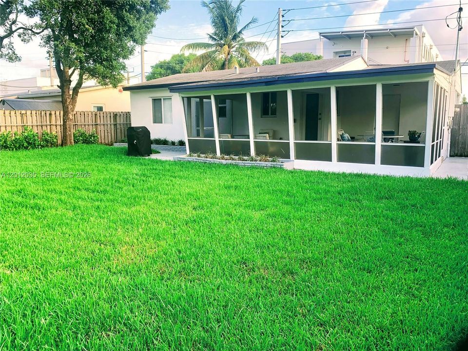 Active With Contract: $537,000 (2 beds, 1 baths, 759 Square Feet)
