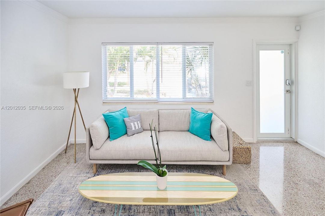 Active With Contract: $537,000 (2 beds, 1 baths, 759 Square Feet)