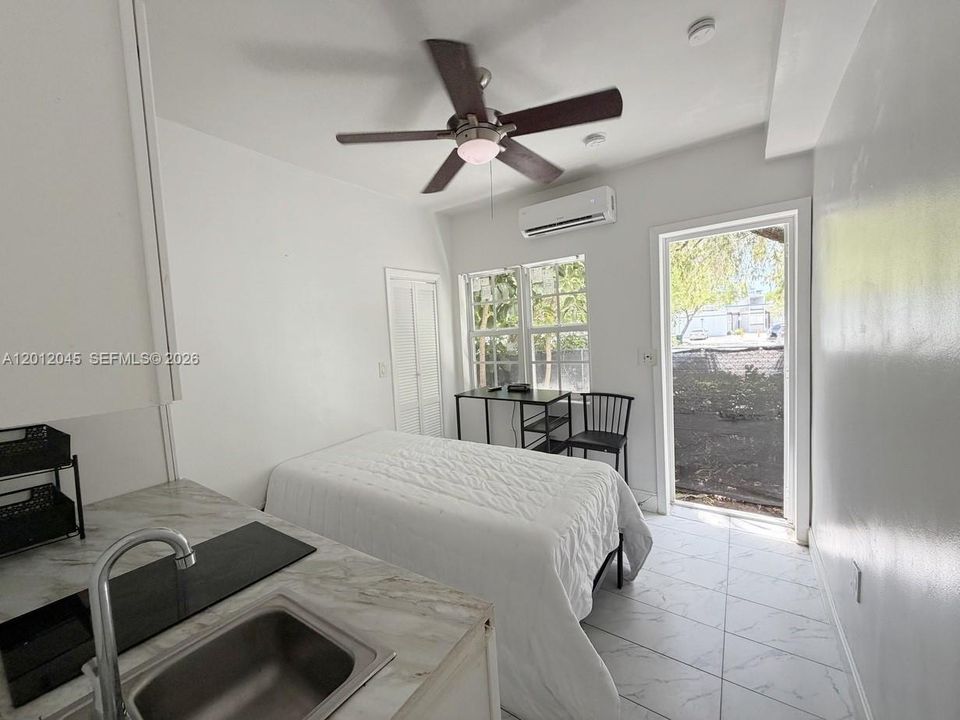 For Rent: $1,450 (0 beds, 1 baths, 200 Square Feet)