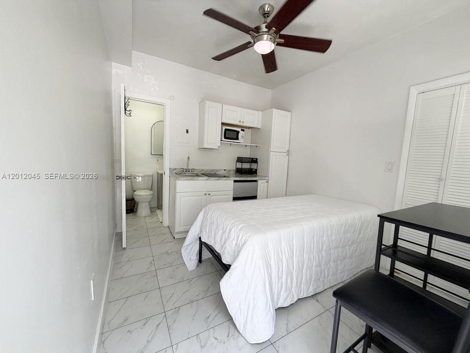 For Rent: $1,450 (0 beds, 1 baths, 200 Square Feet)