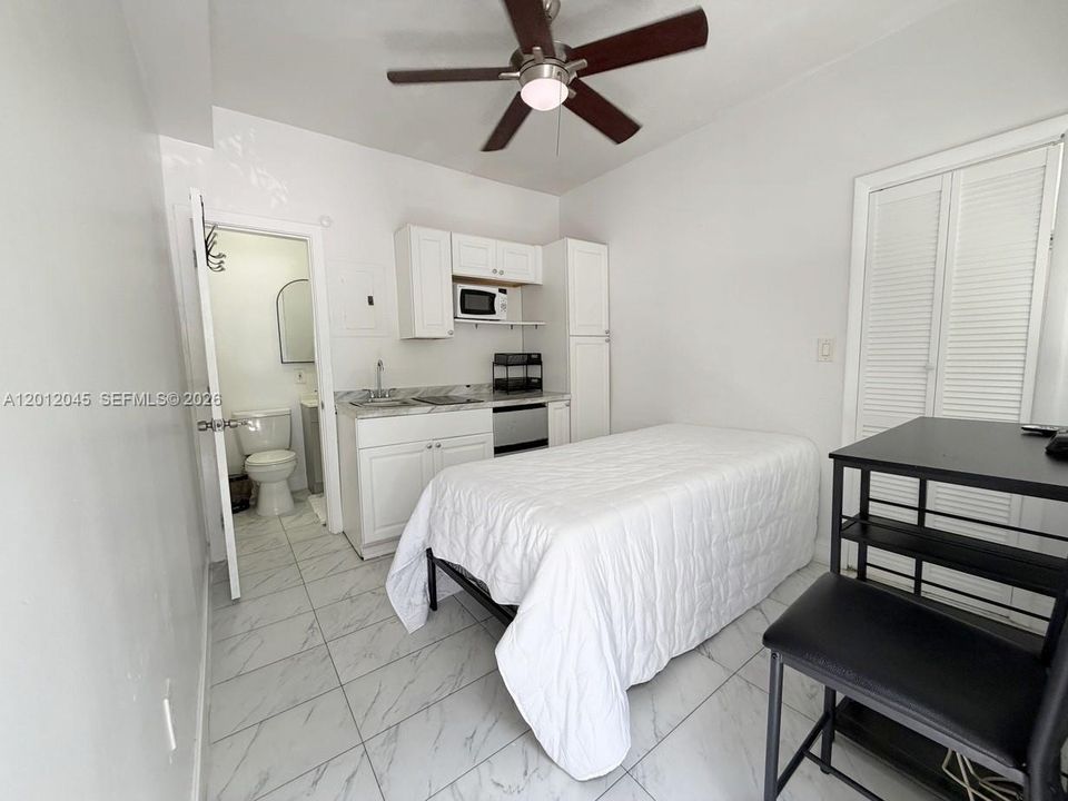 For Rent: $1,450 (0 beds, 1 baths, 200 Square Feet)
