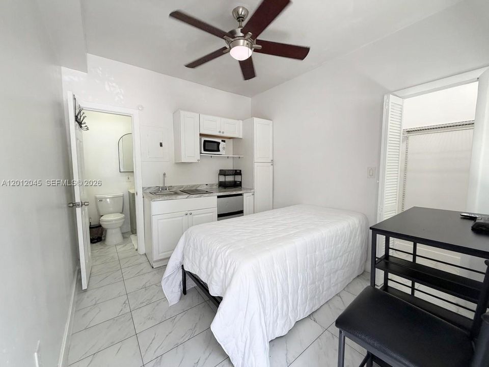 For Rent: $1,450 (0 beds, 1 baths, 200 Square Feet)