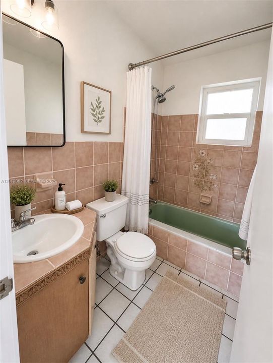 En Venta: $365,500 (2 camas, 1 baños, 916 Pies cuadrados)